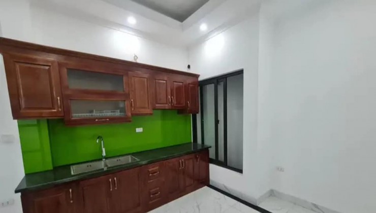 Cho thuê nhà riêng mặt ngõ Lĩnh Nam, Hoàng Mai, 38m2 - 4tầng - 5 Ngủ - 4Wc Giá 12,5 triệu
